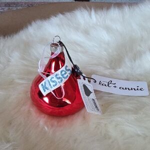 Adorable NWT Kat & Annie Hershey Kiss Classic Glass Christmas Ornament ❤️🍫💋🎄